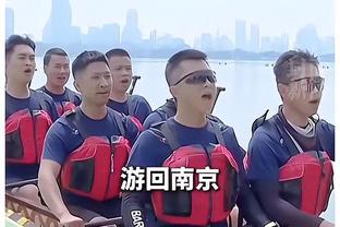 梅西未出场！中国香港TVB场外采访，背景多名球迷狂喊退钱